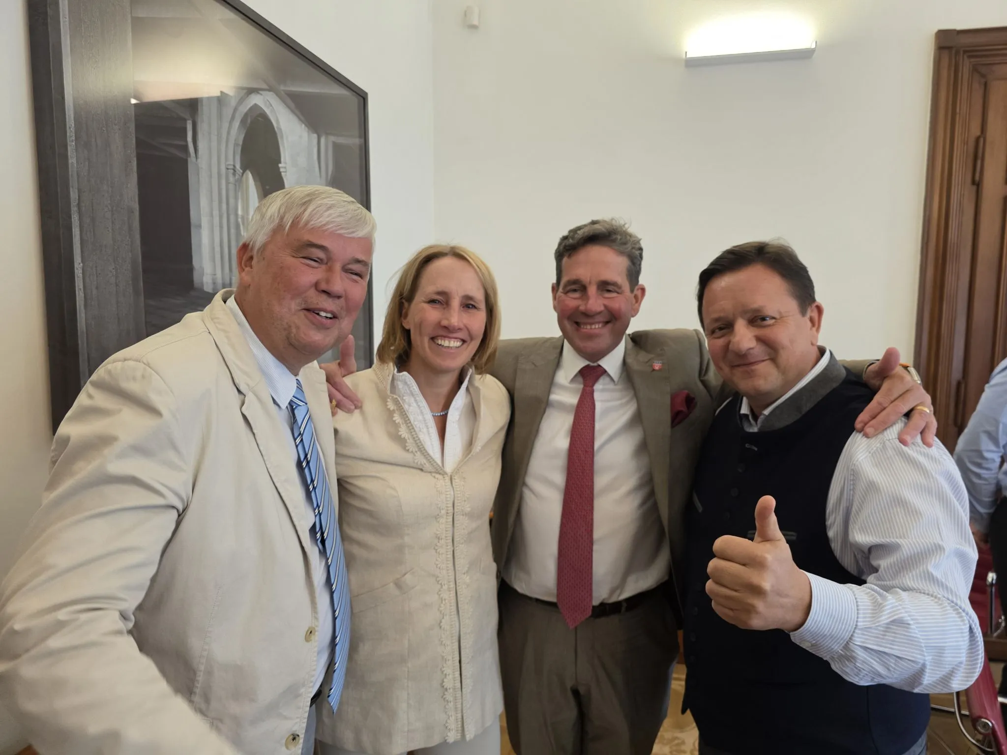 JOHNNY SERVIS wird Teil der ENYGEA Gruppe